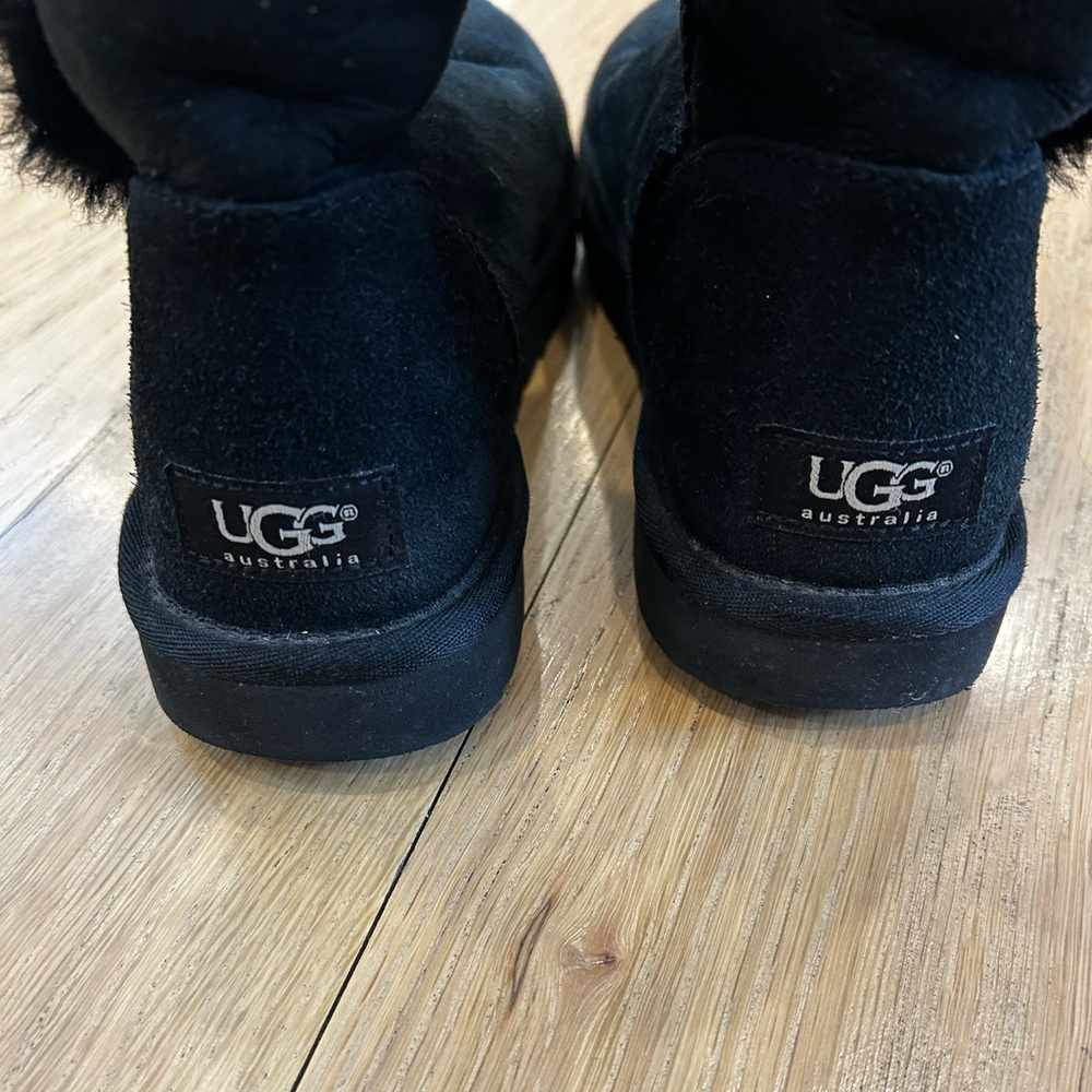 UGG Women’s Bailey Button Boots (S/N 5803)- size 8